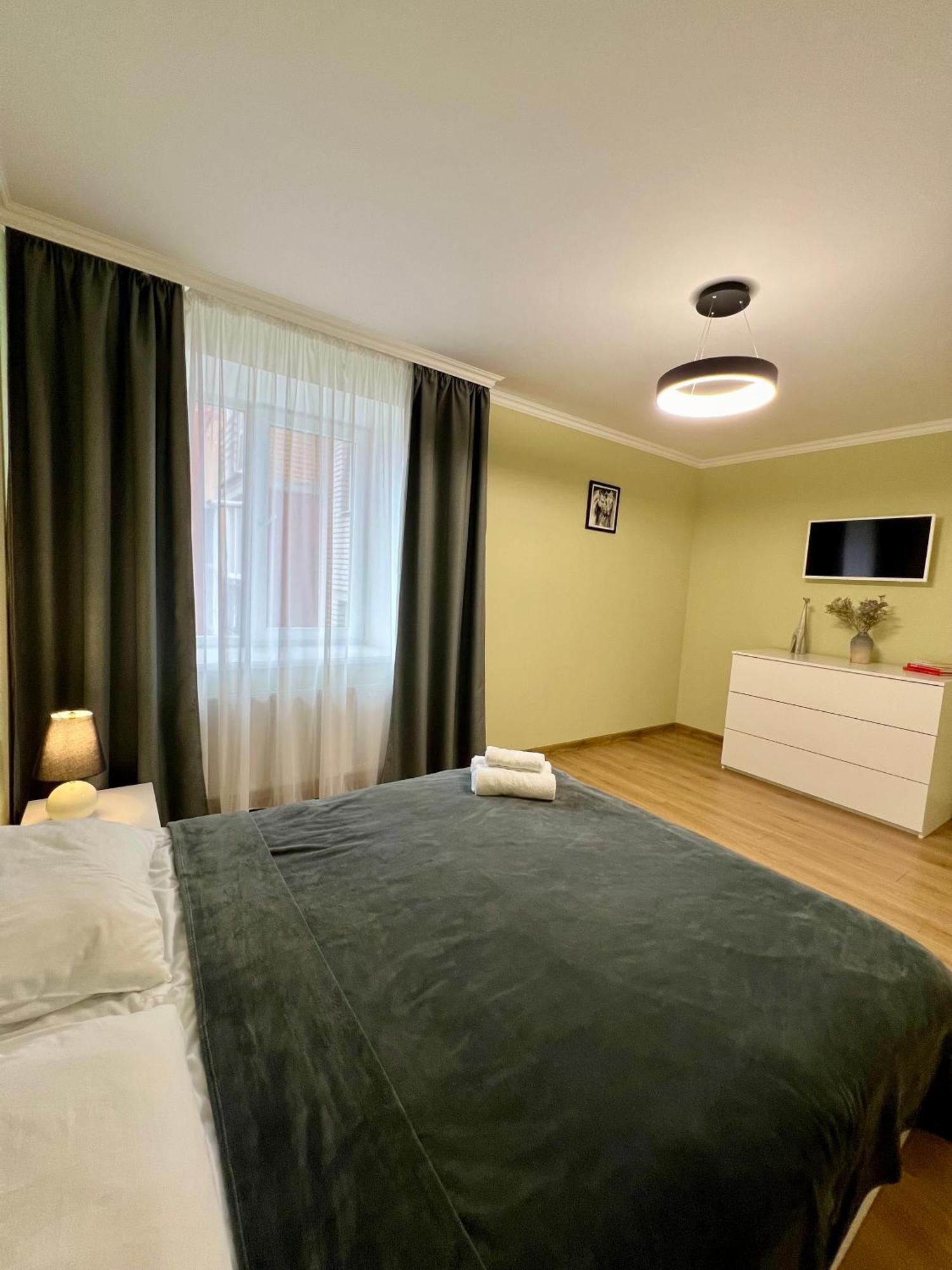 Затишна Квартира Біля Парку Центр Міста Ternopil Bagian luar foto