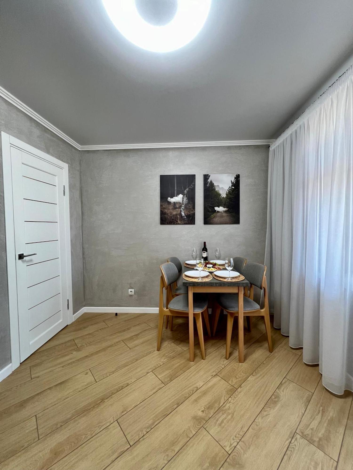 Затишна Квартира Біля Парку Центр Міста Ternopil Bagian luar foto